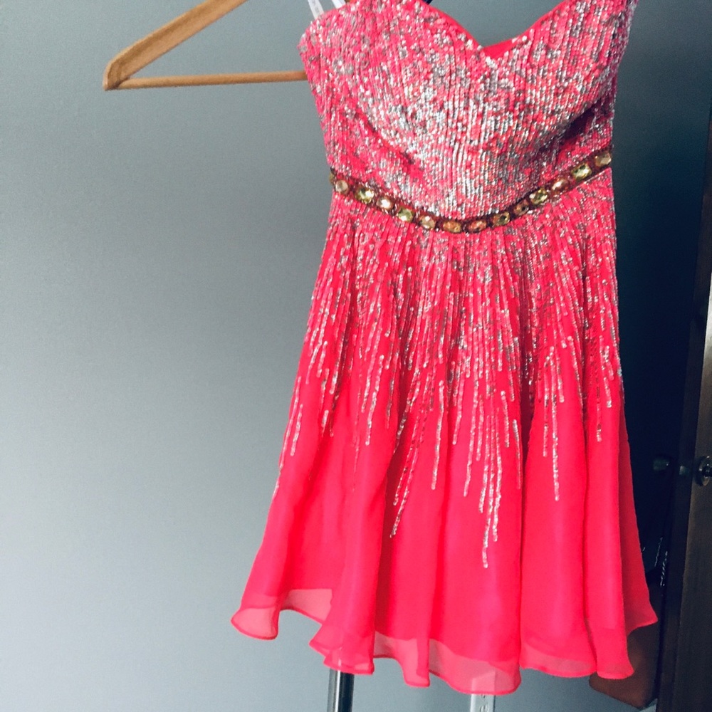 SHERRI HILL - Size 6